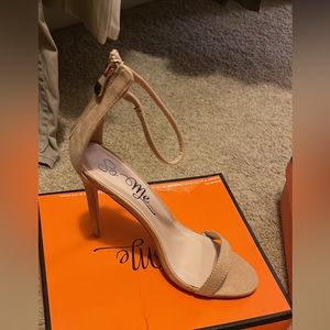 Nude Heels size 8